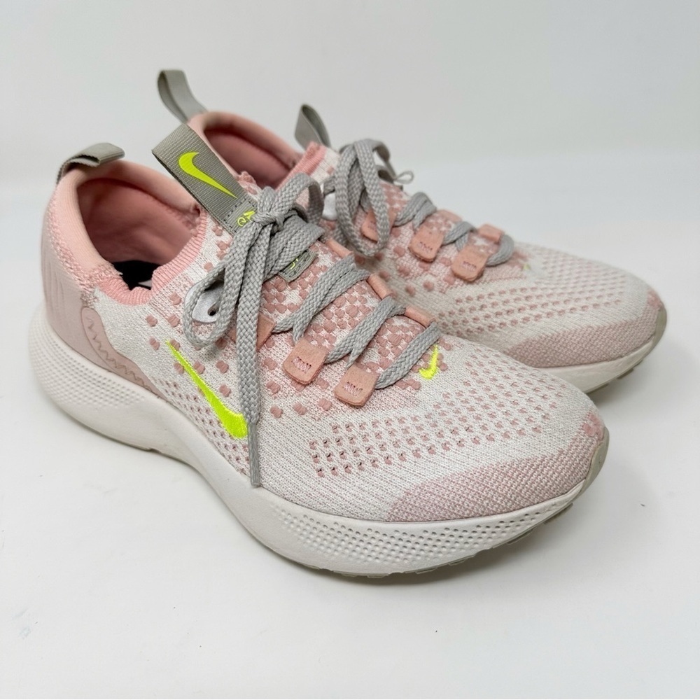 Nike React Escape Run Flyknit Sail Pink Running